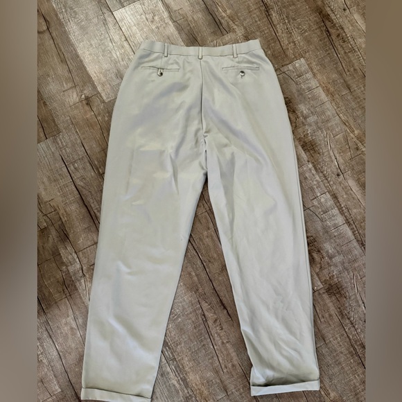 Men’s Roundtree & Yorke Light Khaki Dress Pants 38x36 Cuffed Easy Care - Picture 7 of 7